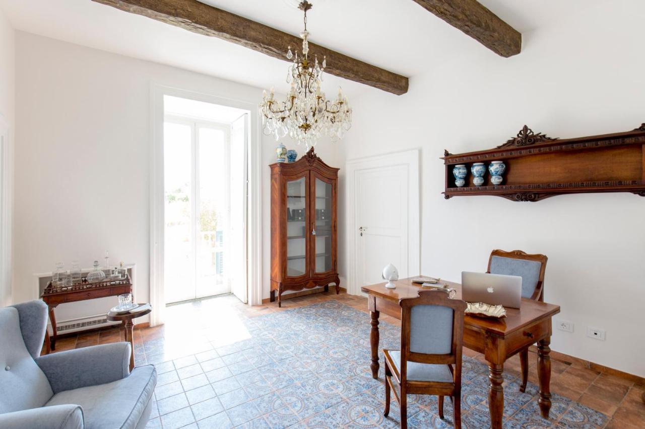 Отель Palazzo Cacace Relais Мета Экстерьер фото